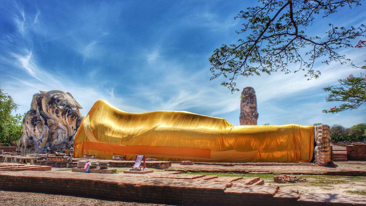 https://mdw-travel-data-us-east-1.s3.amazonaws.com/img/country/Thailand/Wat-Lokaya-Sutharam/img_00.jpg