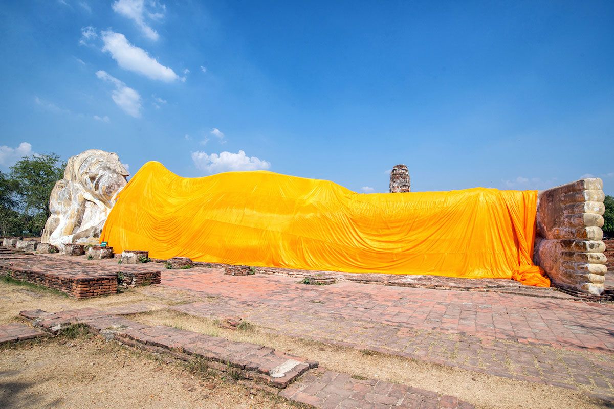https://mdw-travel-data-us-east-1.s3.amazonaws.com/img/country/Thailand/Wat-Lokaya-Sutharam/img_02.jpg