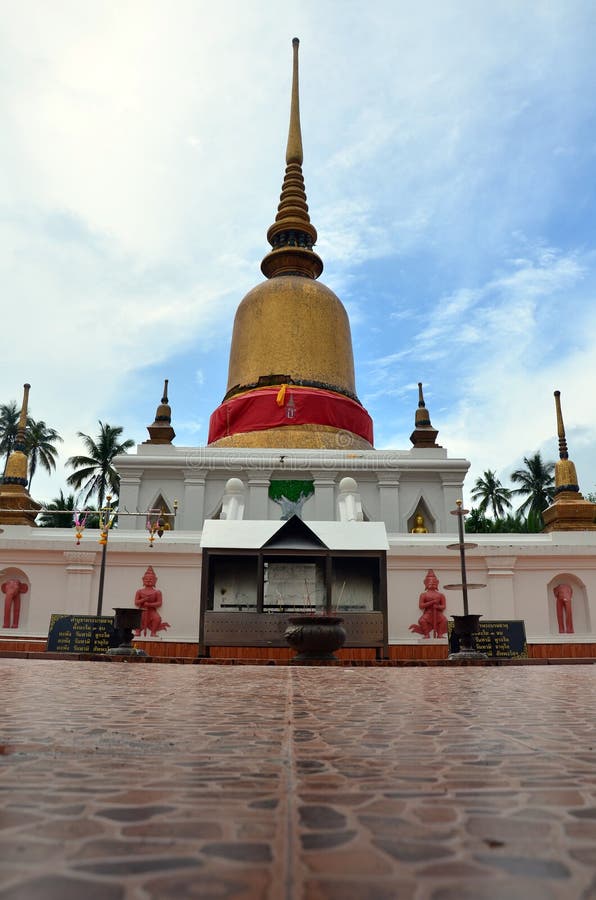 https://mdw-travel-data-us-east-1.s3.amazonaws.com/img/country/Thailand/Wat-Lum-Mahachai-Chumphon/img_03.jpg