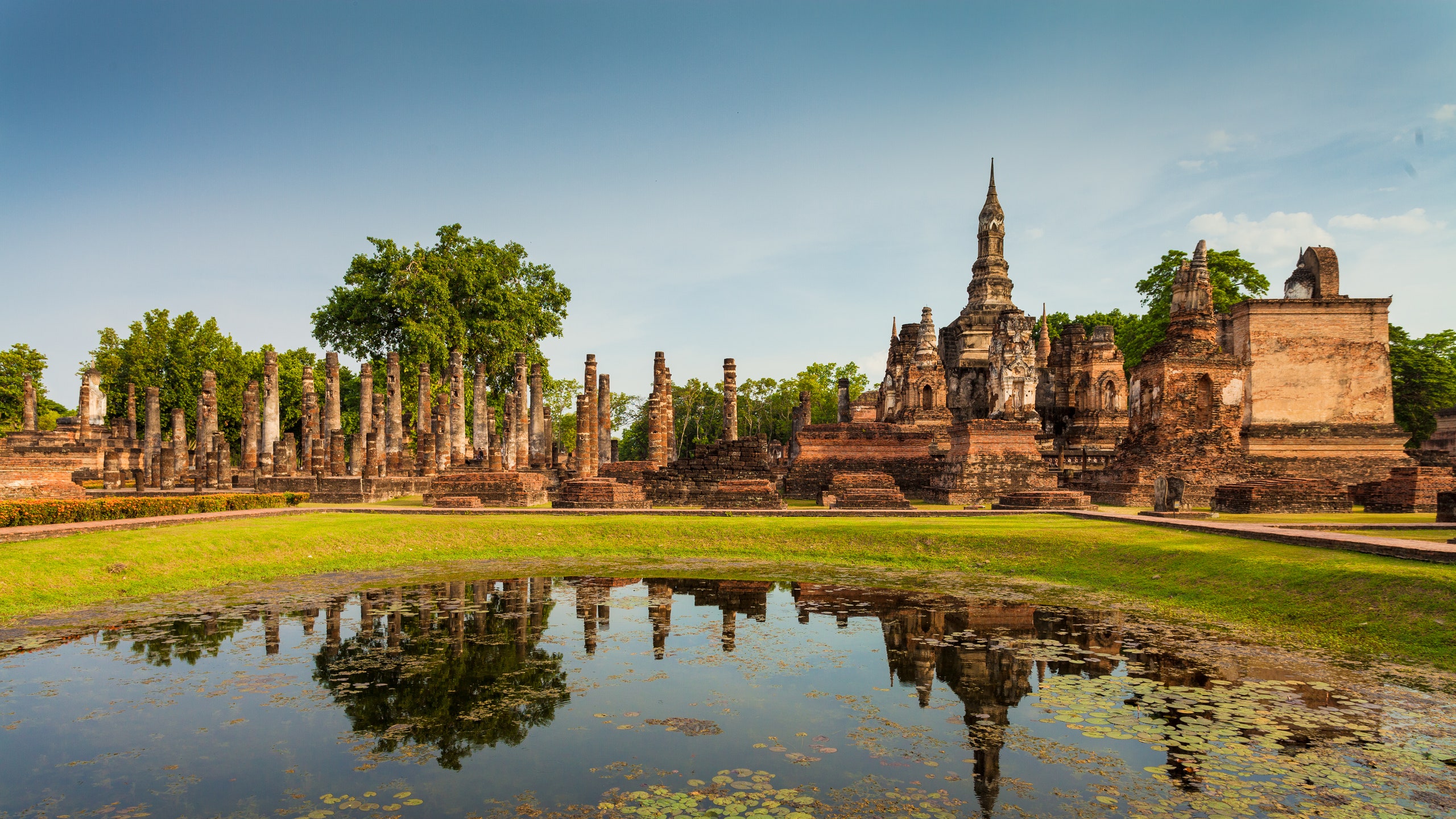 https://mdw-travel-data-us-east-1.s3.amazonaws.com/img/country/Thailand/Wat-Mahathat/img_00.jpg