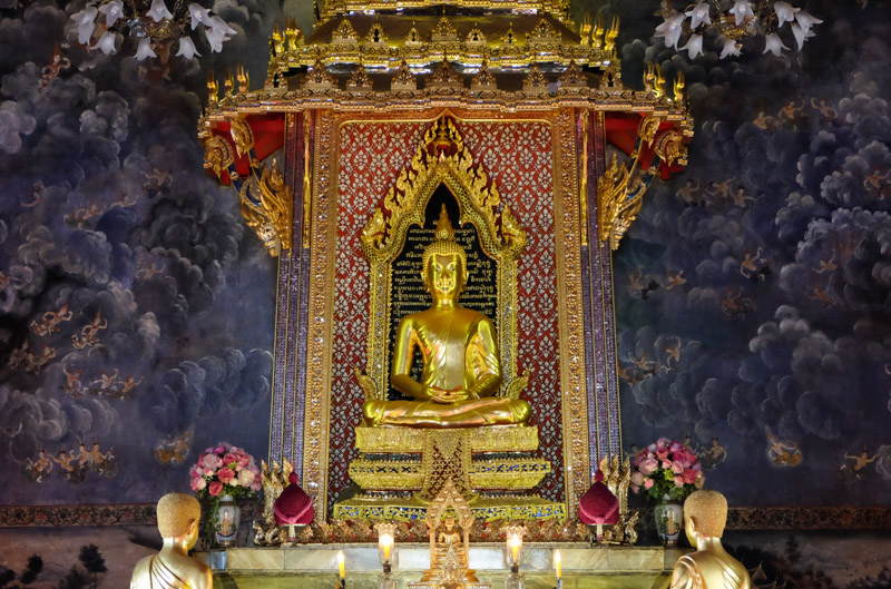 https://mdw-travel-data-us-east-1.s3.amazonaws.com/img/country/Thailand/Wat-Makut-Sawas/img_03.jpg