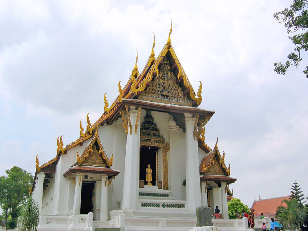 https://mdw-travel-data-us-east-1.s3.amazonaws.com/img/country/Thailand/Wat-Na-Phra-Men/img_01.jpg