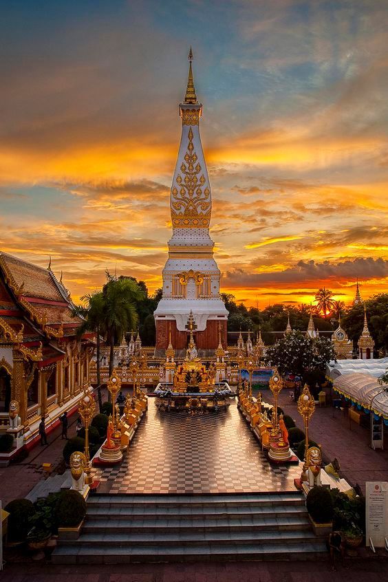 https://mdw-travel-data-us-east-1.s3.amazonaws.com/img/country/Thailand/Wat-Na-Phra-Men/img_03.jpg
