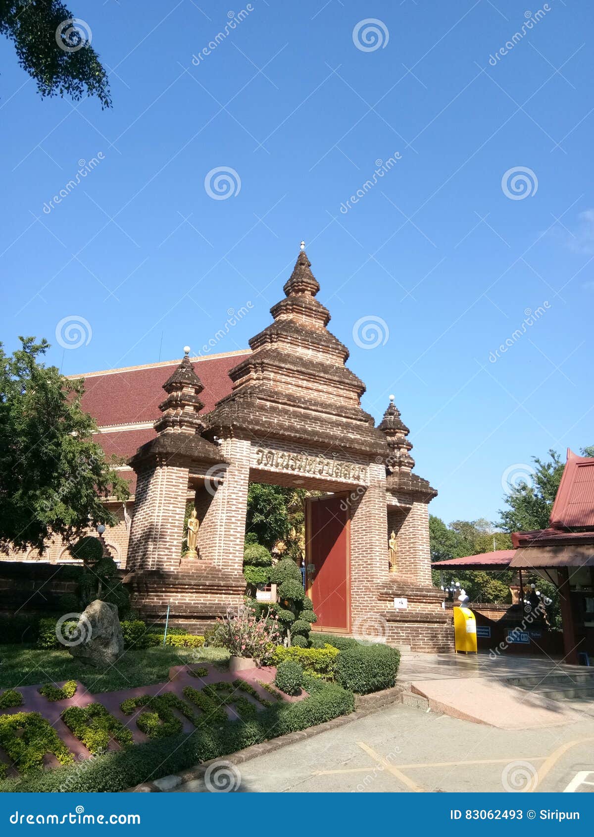 https://mdw-travel-data-us-east-1.s3.amazonaws.com/img/country/Thailand/Wat-Neramit-Wipatsana/img_01.jpg