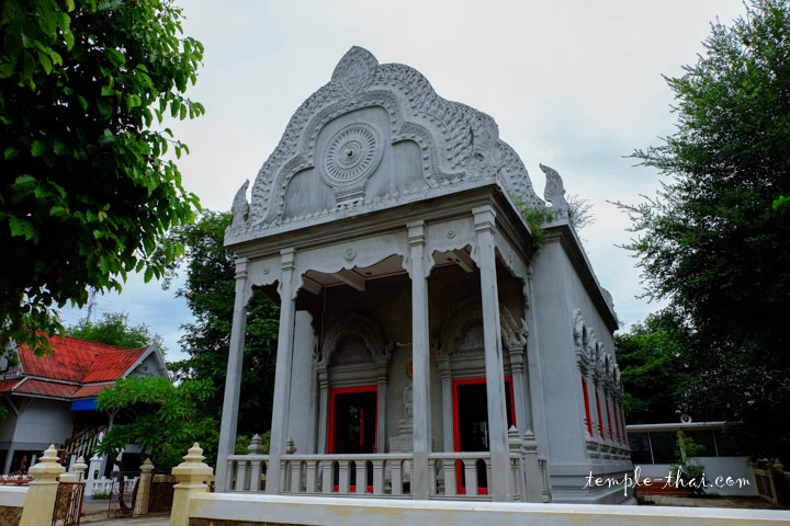 https://mdw-travel-data-us-east-1.s3.amazonaws.com/img/country/Thailand/Wat-Neran-Chararam/img_02.jpg
