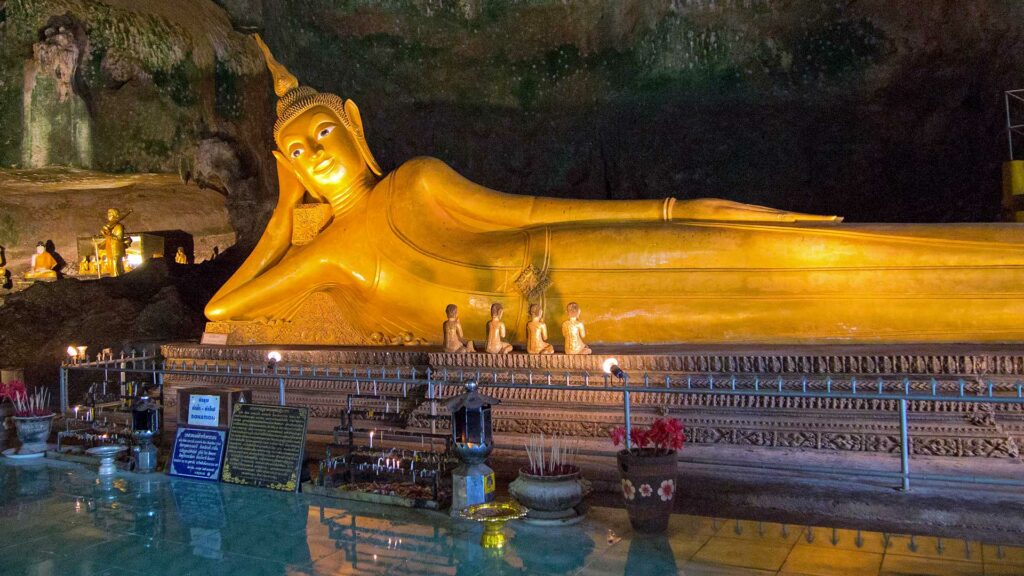 https://mdw-travel-data-us-east-1.s3.amazonaws.com/img/country/Thailand/Wat-Nga-Tang-Nok/img_01.jpg