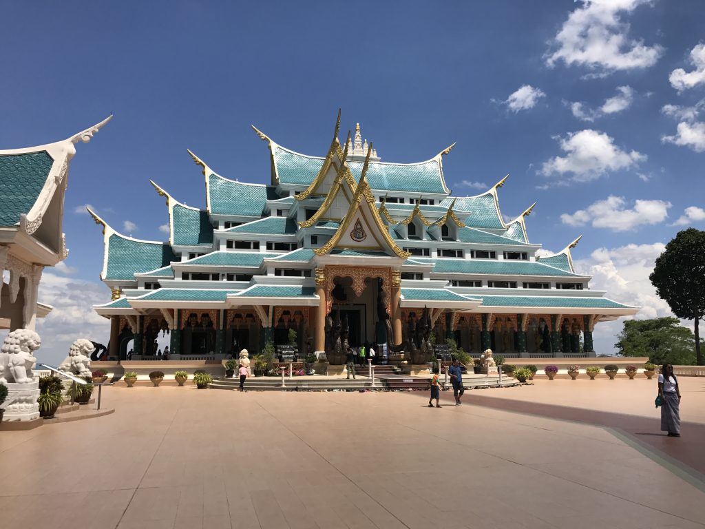 https://mdw-travel-data-us-east-1.s3.amazonaws.com/img/country/Thailand/Wat-Pa-Phu-Kon/img_00.jpg