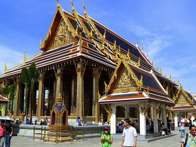 https://mdw-travel-data-us-east-1.s3.amazonaws.com/img/country/Thailand/Wat-Phra-Kaew/img_03.jpg