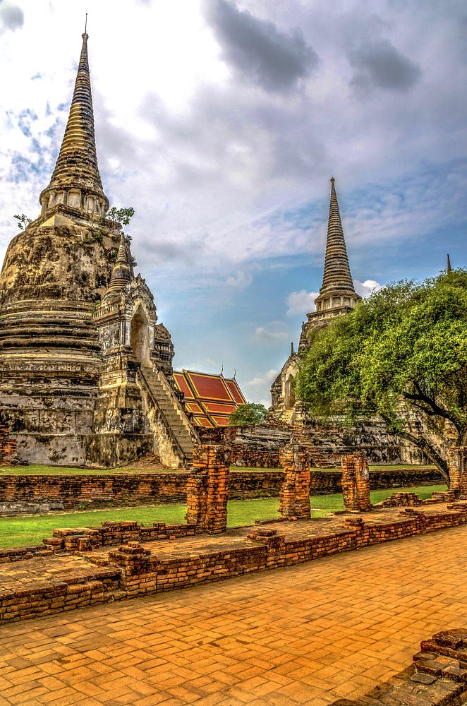 https://mdw-travel-data-us-east-1.s3.amazonaws.com/img/country/Thailand/Wat-Phra-Si-Sanphet/img_00.jpg