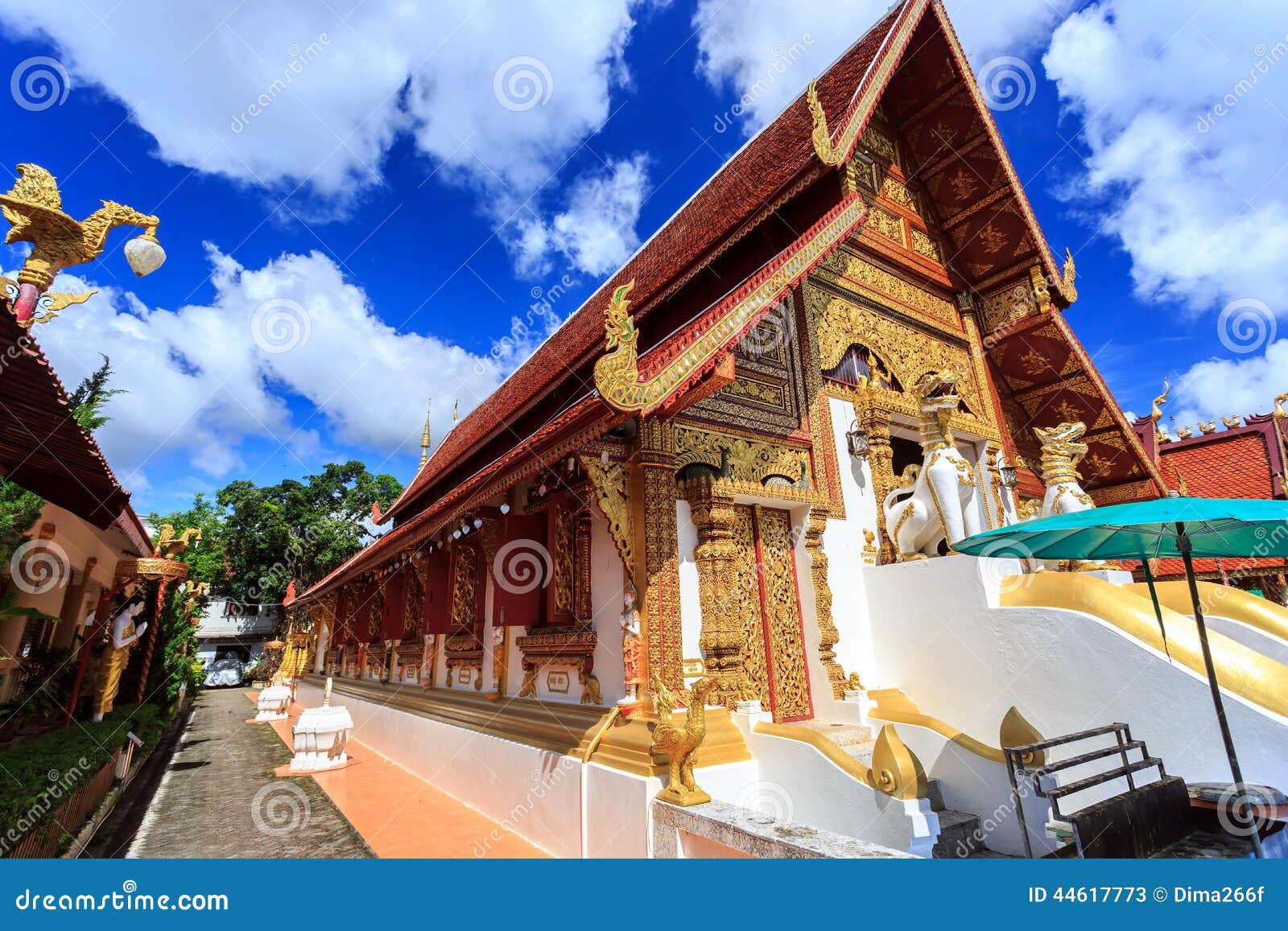 https://mdw-travel-data-us-east-1.s3.amazonaws.com/img/country/Thailand/Wat-Phra-Sing/img_01.jpg