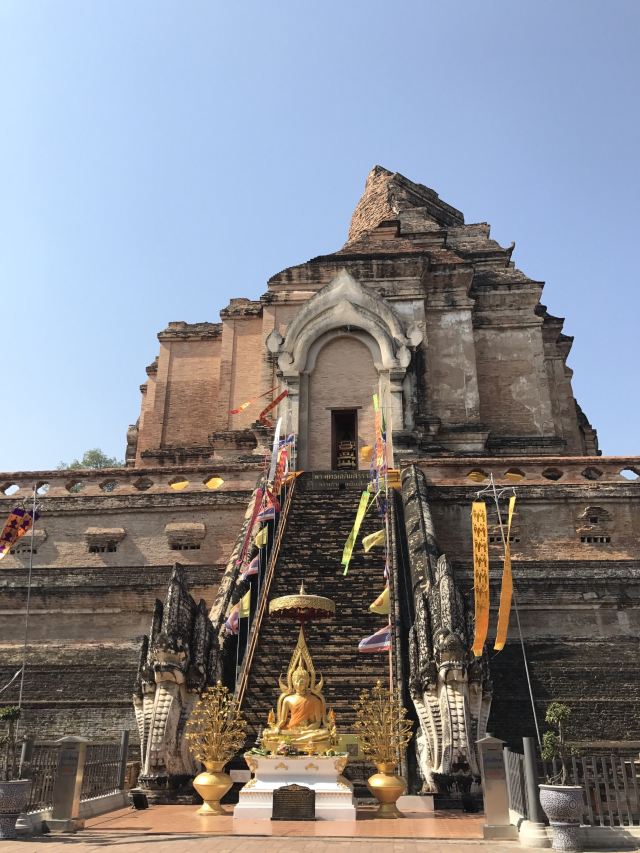 https://mdw-travel-data-us-east-1.s3.amazonaws.com/img/country/Thailand/Wat-Phra-That-Chedi-Luang/img_03.jpg