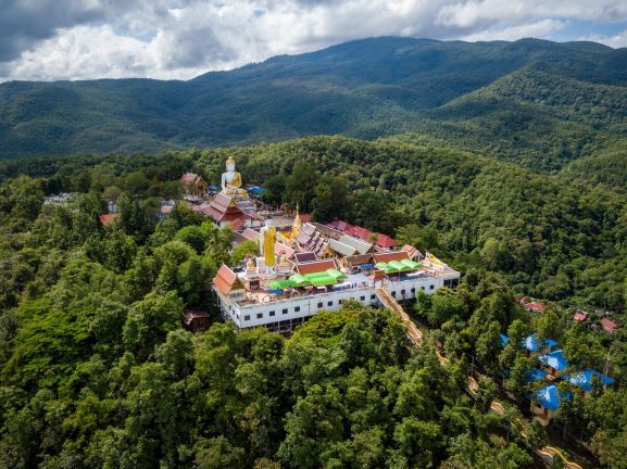 https://mdw-travel-data-us-east-1.s3.amazonaws.com/img/country/Thailand/Wat-Phra-That-Doi-Kham/img_01.jpg