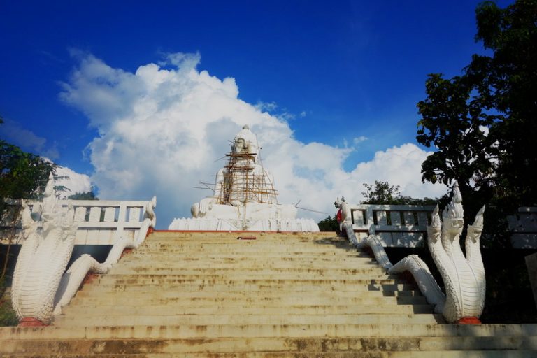 https://mdw-travel-data-us-east-1.s3.amazonaws.com/img/country/Thailand/Wat-Phra-That-Mae-Yen/img_03.jpg
