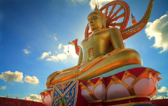 https://mdw-travel-data-us-east-1.s3.amazonaws.com/img/country/Thailand/Wat-Phra-Yai-Big-Buddha-Temple/img_03.jpg