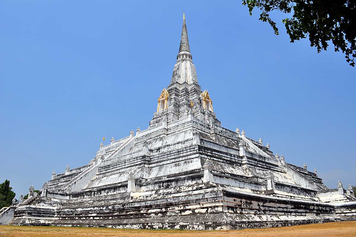 https://mdw-travel-data-us-east-1.s3.amazonaws.com/img/country/Thailand/Wat-Phu-Khao-Thong/img_00.jpg