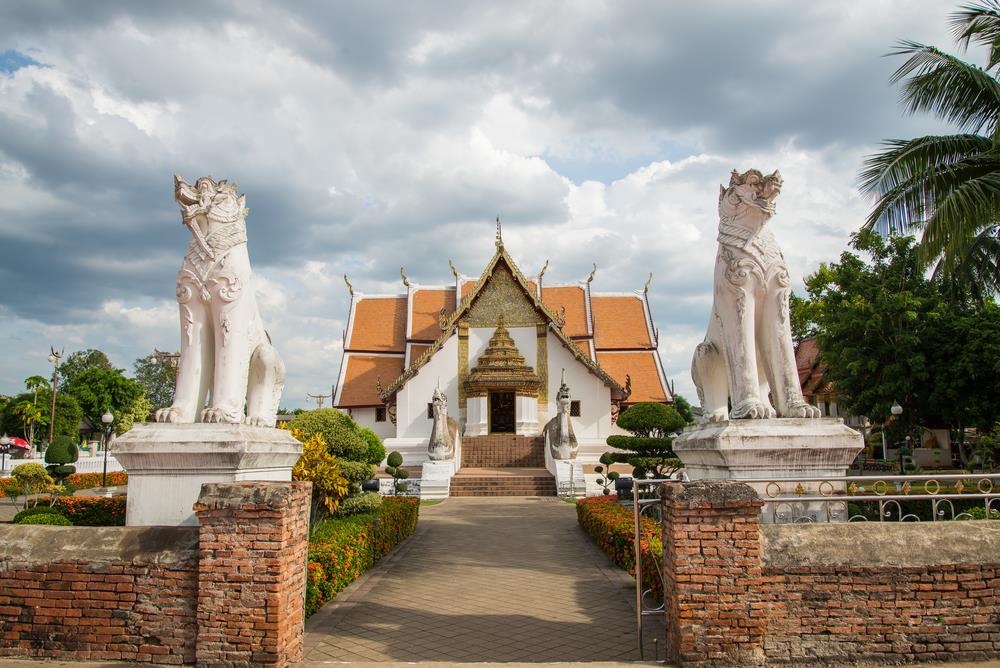 https://mdw-travel-data-us-east-1.s3.amazonaws.com/img/country/Thailand/Wat-Phumin/img_01.jpg