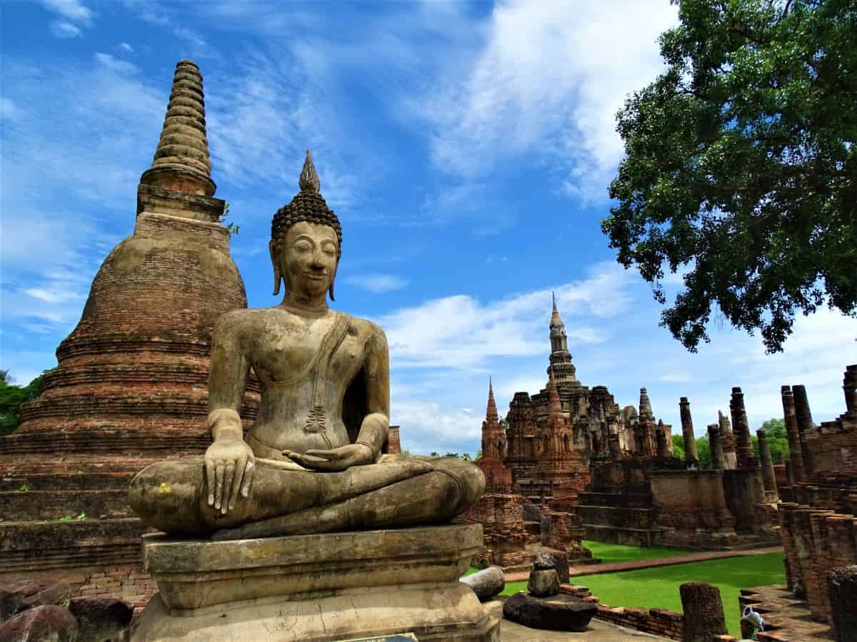 https://mdw-travel-data-us-east-1.s3.amazonaws.com/img/country/Thailand/Wat-Phumin/img_03.jpg