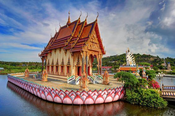https://mdw-travel-data-us-east-1.s3.amazonaws.com/img/country/Thailand/Wat-Plai-Laem/img_01.jpg
