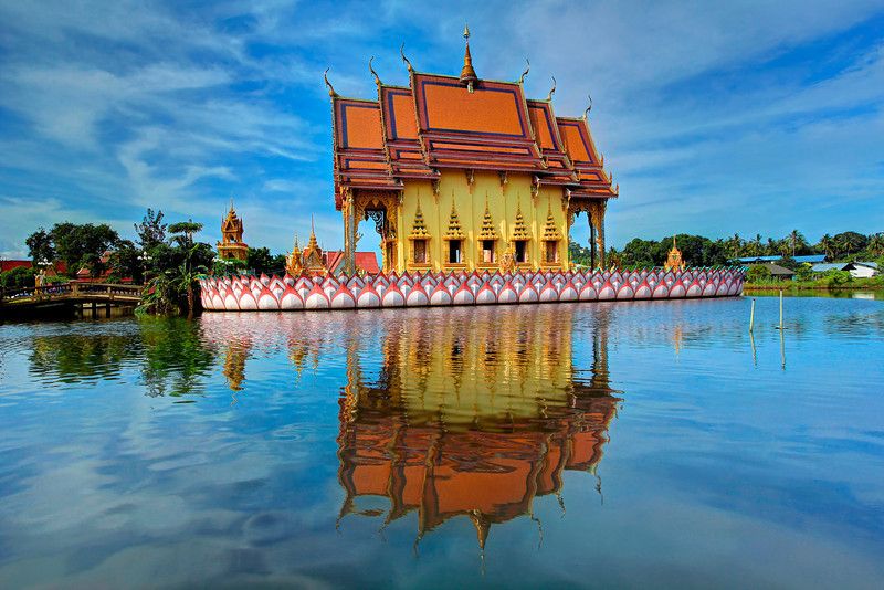 https://mdw-travel-data-us-east-1.s3.amazonaws.com/img/country/Thailand/Wat-Plai-Laem/img_02.jpg