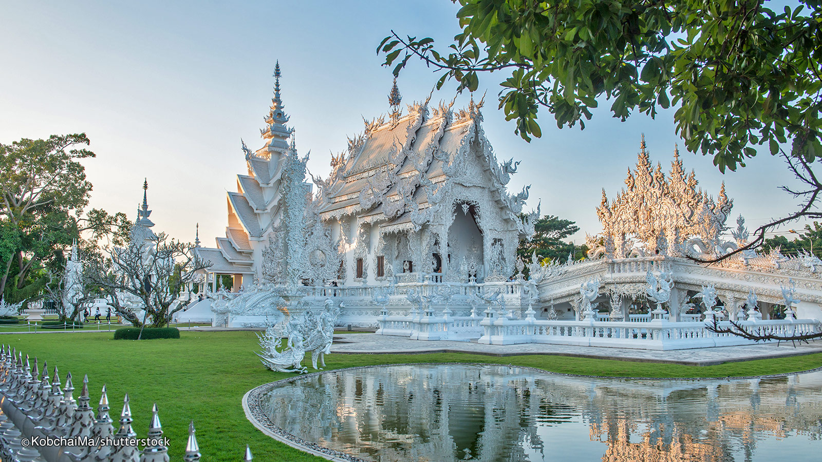 https://mdw-travel-data-us-east-1.s3.amazonaws.com/img/country/Thailand/Wat-Rong-Khun-White-Temple/img_00.jpg