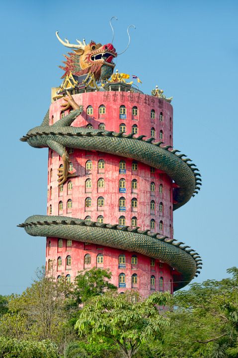 https://mdw-travel-data-us-east-1.s3.amazonaws.com/img/country/Thailand/Wat-Samret/img_01.jpg