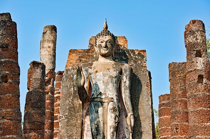 https://mdw-travel-data-us-east-1.s3.amazonaws.com/img/country/Thailand/Wat-Saphan-Hin/img_00.jpg