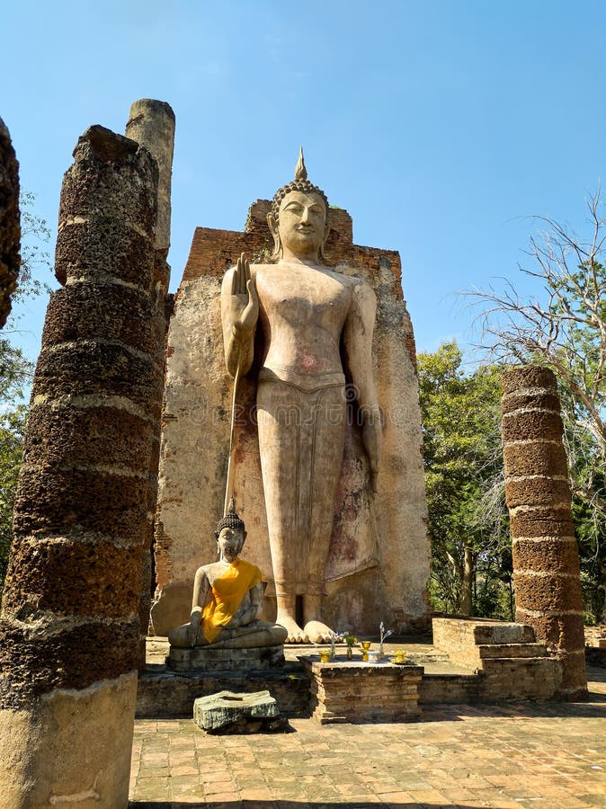 https://mdw-travel-data-us-east-1.s3.amazonaws.com/img/country/Thailand/Wat-Saphan-Hin/img_01.jpg