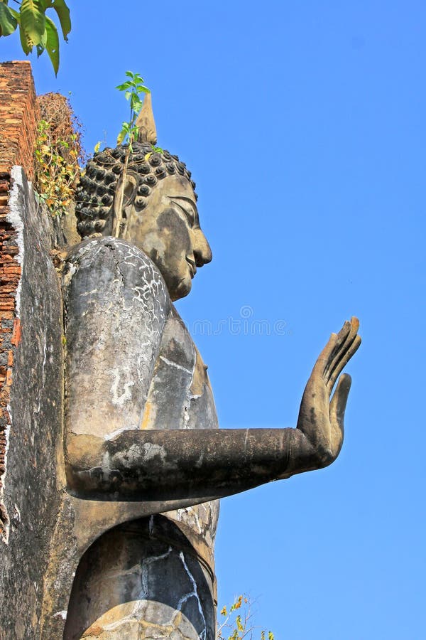 https://mdw-travel-data-us-east-1.s3.amazonaws.com/img/country/Thailand/Wat-Saphan-Hin/img_03.jpg