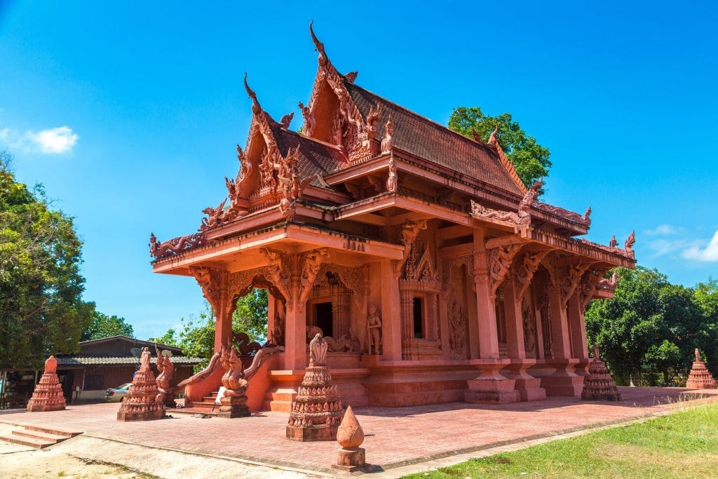 https://mdw-travel-data-us-east-1.s3.amazonaws.com/img/country/Thailand/Wat-Sila-Ngu/img_00.jpg