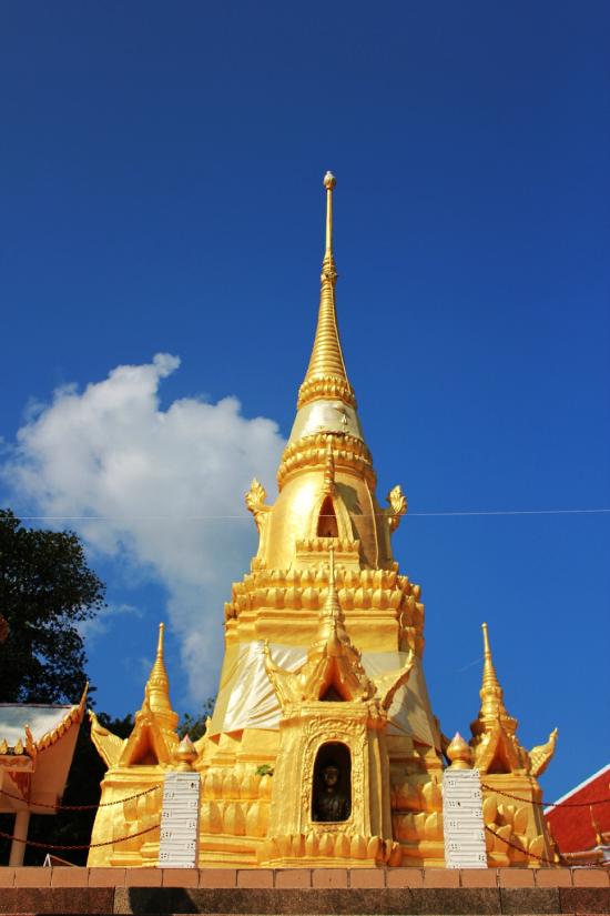 https://mdw-travel-data-us-east-1.s3.amazonaws.com/img/country/Thailand/Wat-Sila-Ngu/img_01.jpg