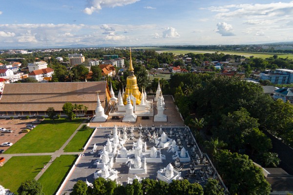 https://mdw-travel-data-us-east-1.s3.amazonaws.com/img/country/Thailand/Wat-Suan-Dok/img_02.jpg