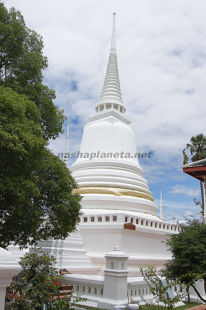 https://mdw-travel-data-us-east-1.s3.amazonaws.com/img/country/Thailand/Wat-Suwan-Dararam/img_02.jpg