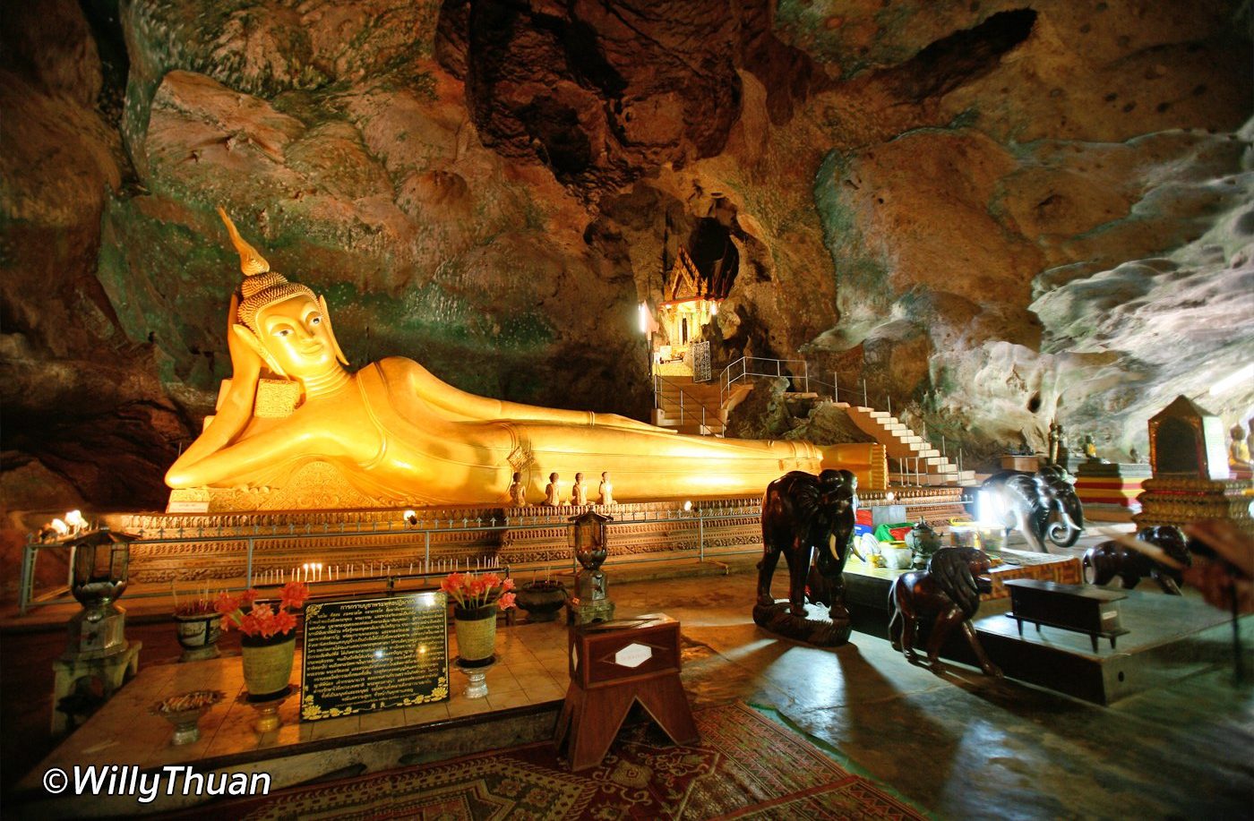 https://mdw-travel-data-us-east-1.s3.amazonaws.com/img/country/Thailand/Wat-Suwan-Kuha/img_03.jpg
