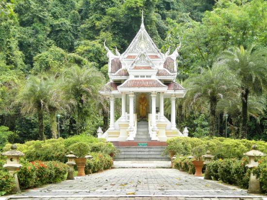https://mdw-travel-data-us-east-1.s3.amazonaws.com/img/country/Thailand/Wat-Tham-Klong-Phen/img_03.jpg