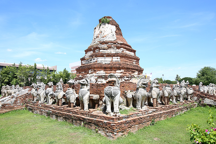 https://mdw-travel-data-us-east-1.s3.amazonaws.com/img/country/Thailand/Wat-Thammikarat/img_01.jpg