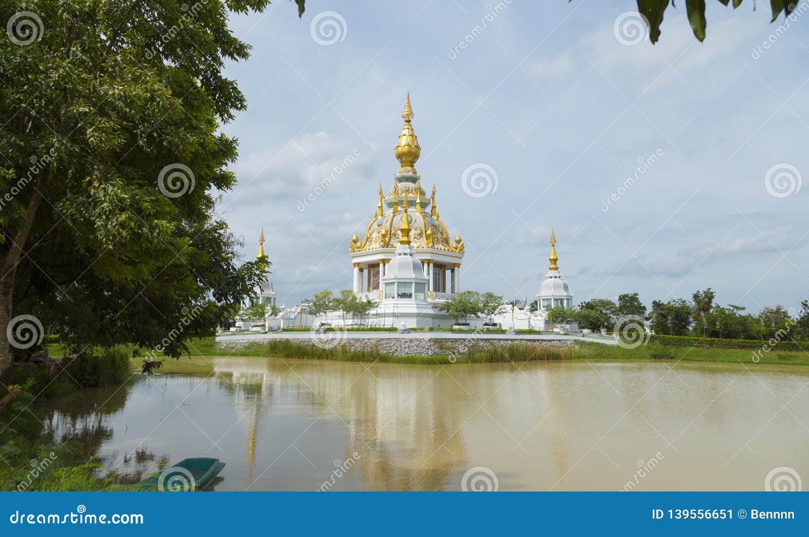 https://mdw-travel-data-us-east-1.s3.amazonaws.com/img/country/Thailand/Wat-Thung-Setthi/img_03.jpg