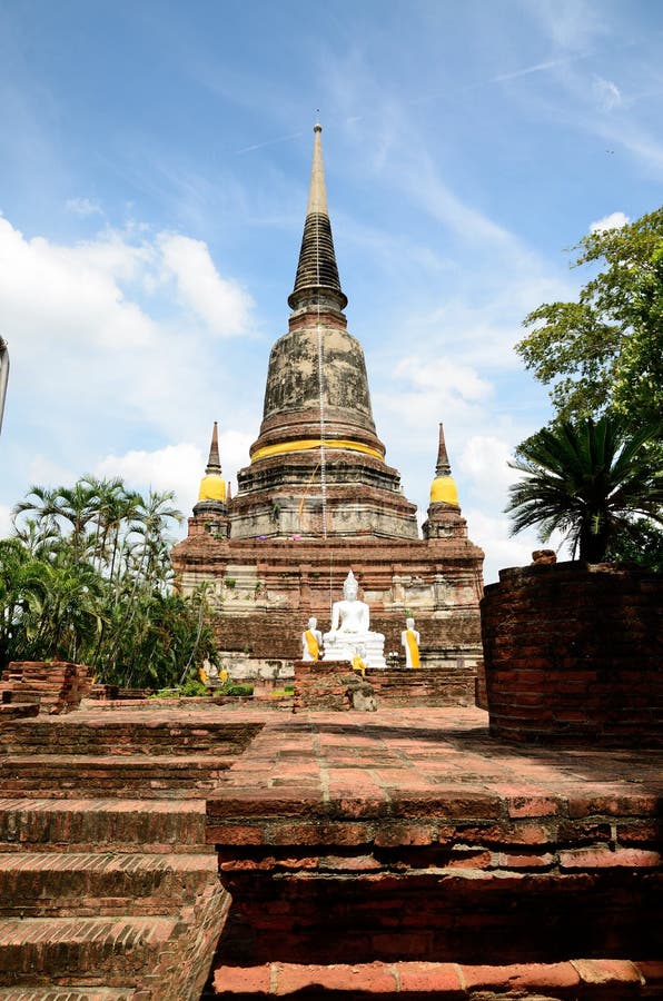 https://mdw-travel-data-us-east-1.s3.amazonaws.com/img/country/Thailand/Wat-Yai-Chai-Mongkol/img_01.jpg