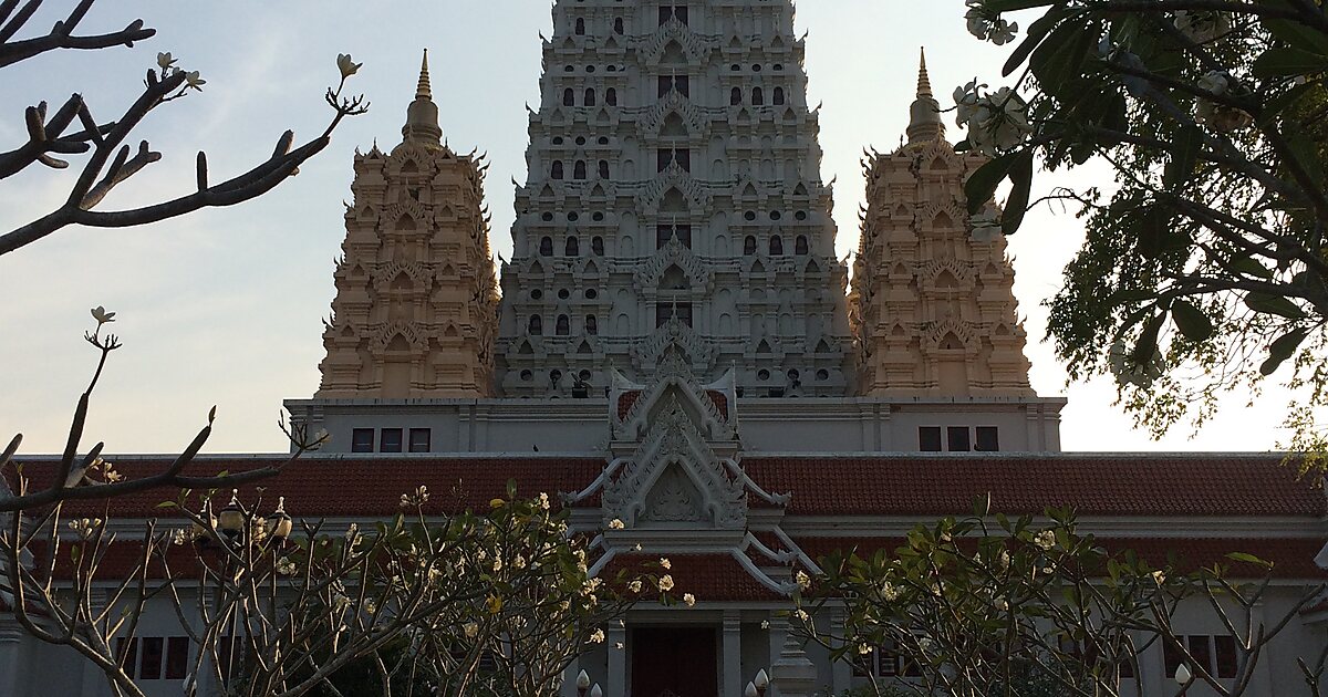 https://mdw-travel-data-us-east-1.s3.amazonaws.com/img/country/Thailand/Wat-Yanasangwararam-Woramahawihan/img_02.jpg