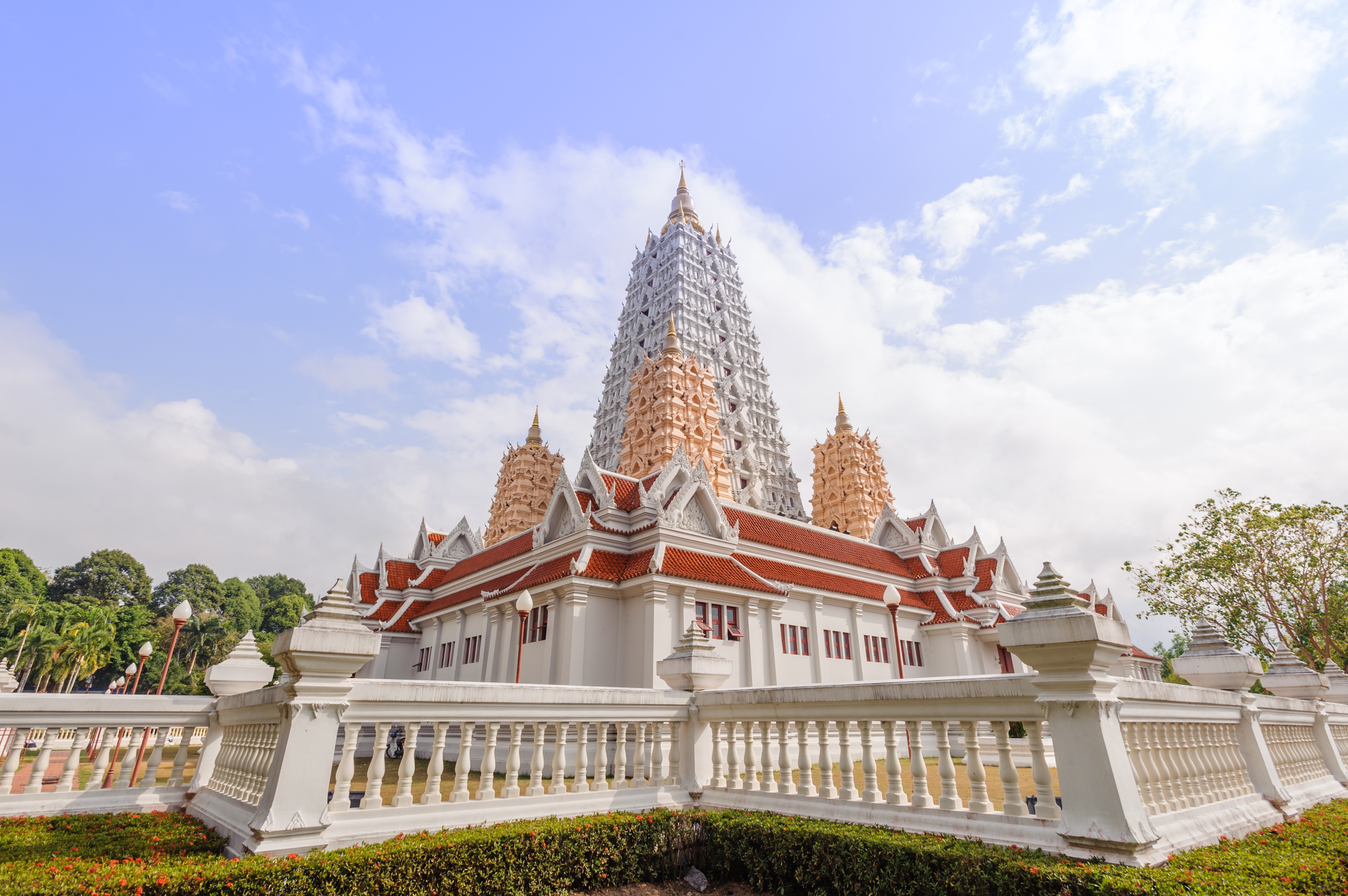 https://mdw-travel-data-us-east-1.s3.amazonaws.com/img/country/Thailand/Wat-Yansangwararam/img_00.jpg