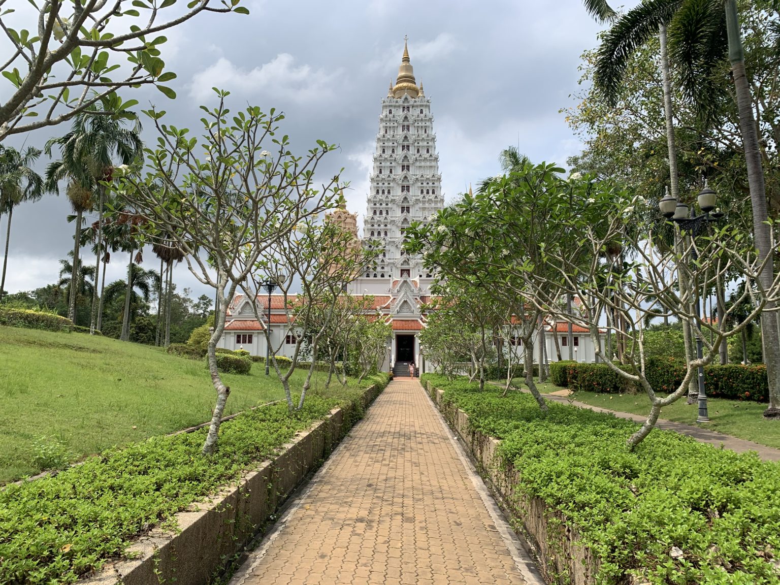 https://mdw-travel-data-us-east-1.s3.amazonaws.com/img/country/Thailand/Wat-Yansangwararam/img_02.jpg