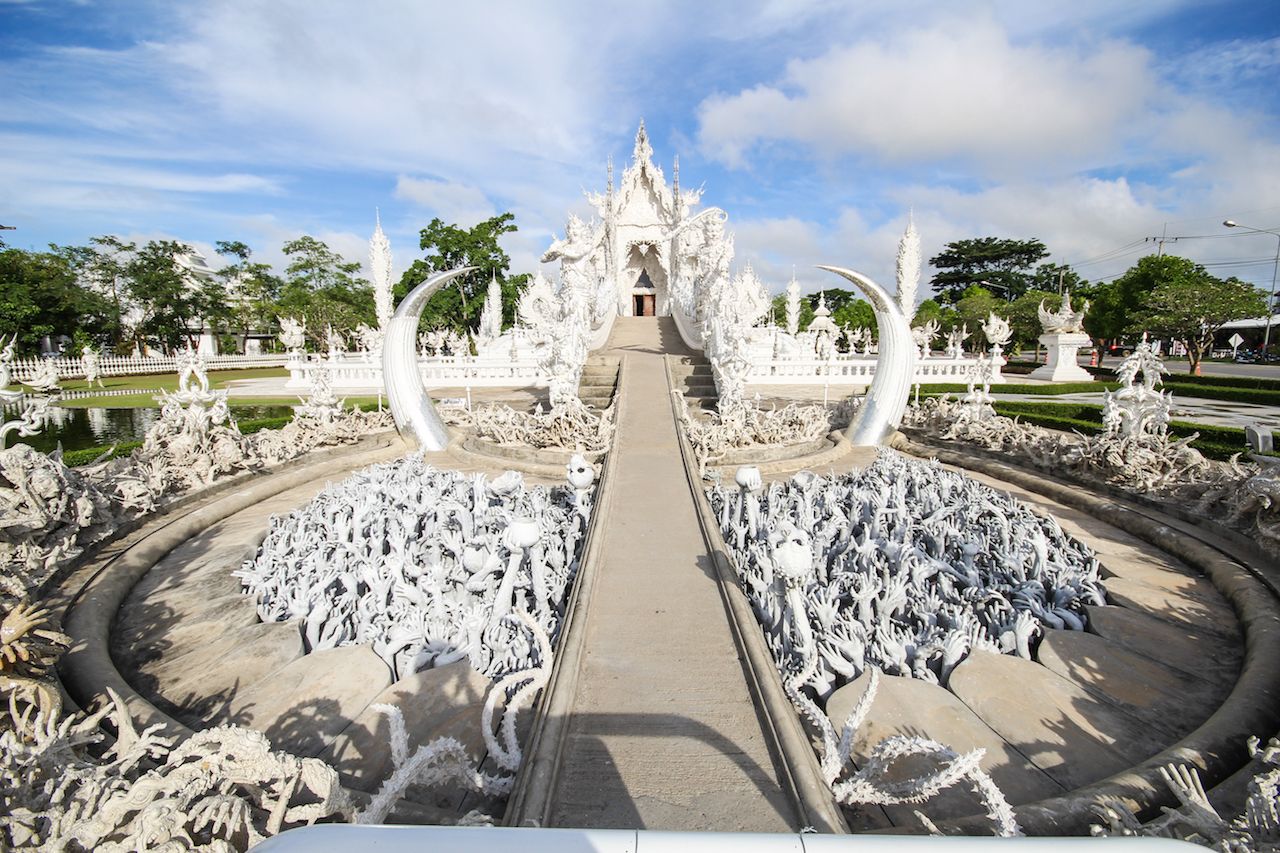 https://mdw-travel-data-us-east-1.s3.amazonaws.com/img/country/Thailand/White-Temple/img_02.jpg