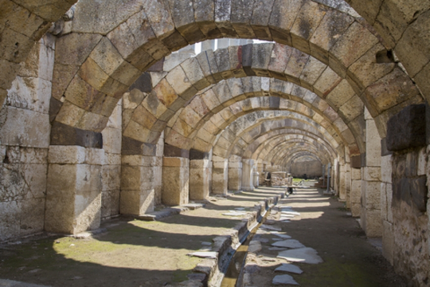 https://mdw-travel-data-us-east-1.s3.amazonaws.com/img/country/Turkey/Agora-of-Smyrna/img_02.jpg