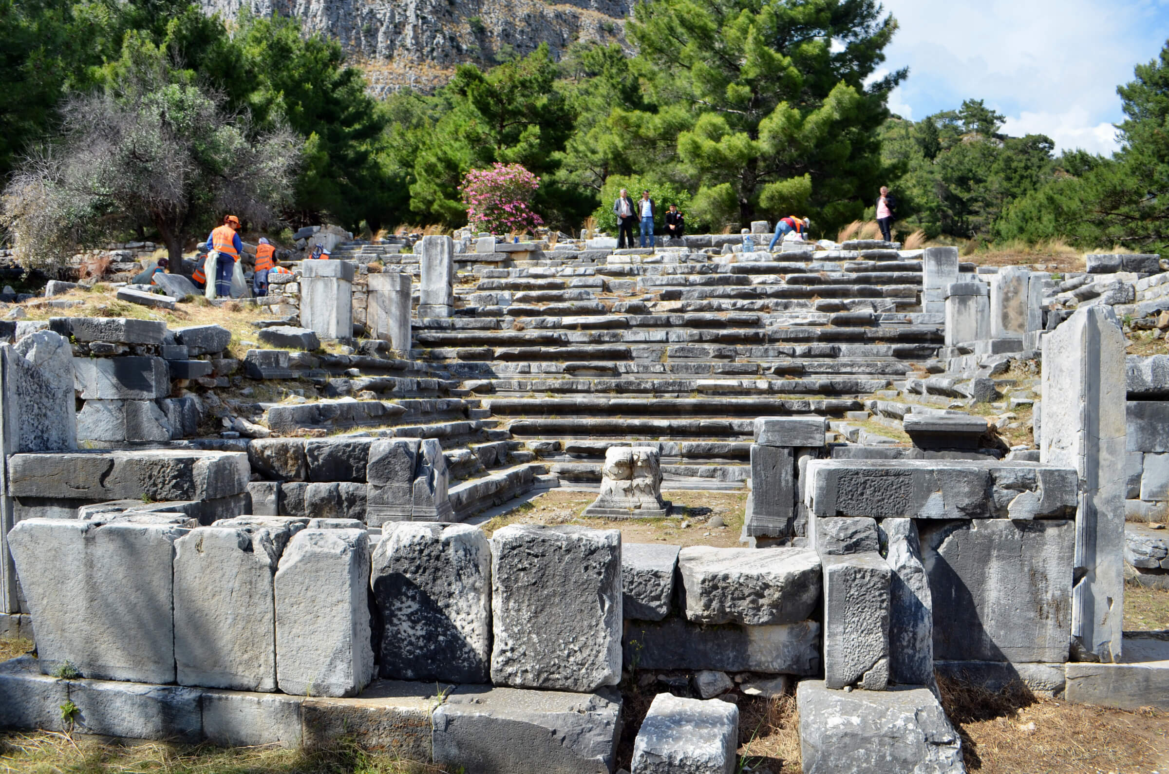 https://mdw-travel-data-us-east-1.s3.amazonaws.com/img/country/Turkey/Ancient-City-of-Priene/img_00.jpg