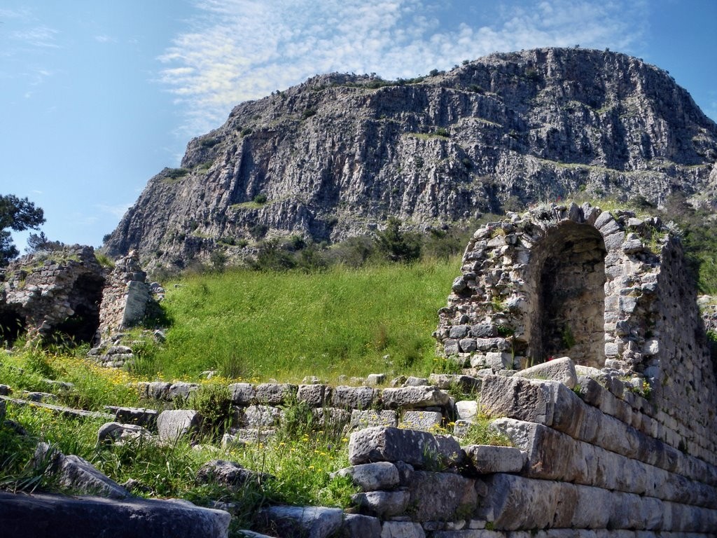 https://mdw-travel-data-us-east-1.s3.amazonaws.com/img/country/Turkey/Ancient-City-of-Priene/img_01.jpg