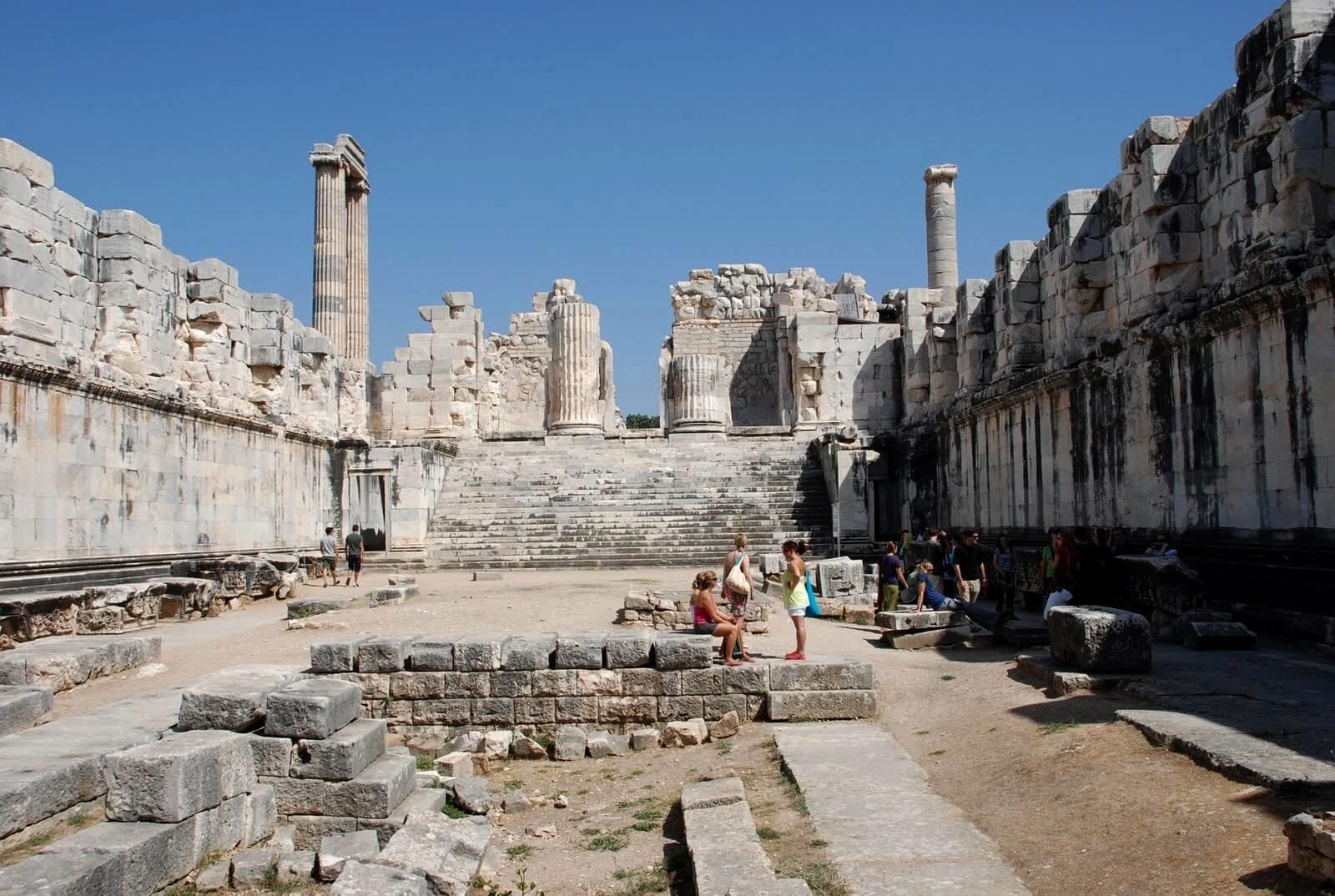 https://mdw-travel-data-us-east-1.s3.amazonaws.com/img/country/Turkey/Ancient-City-of-Priene/img_02.jpg