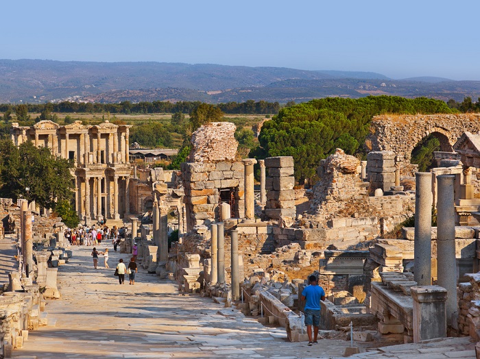 https://mdw-travel-data-us-east-1.s3.amazonaws.com/img/country/Turkey/Ancient-Theater-of-Ephesus/img_01.jpg