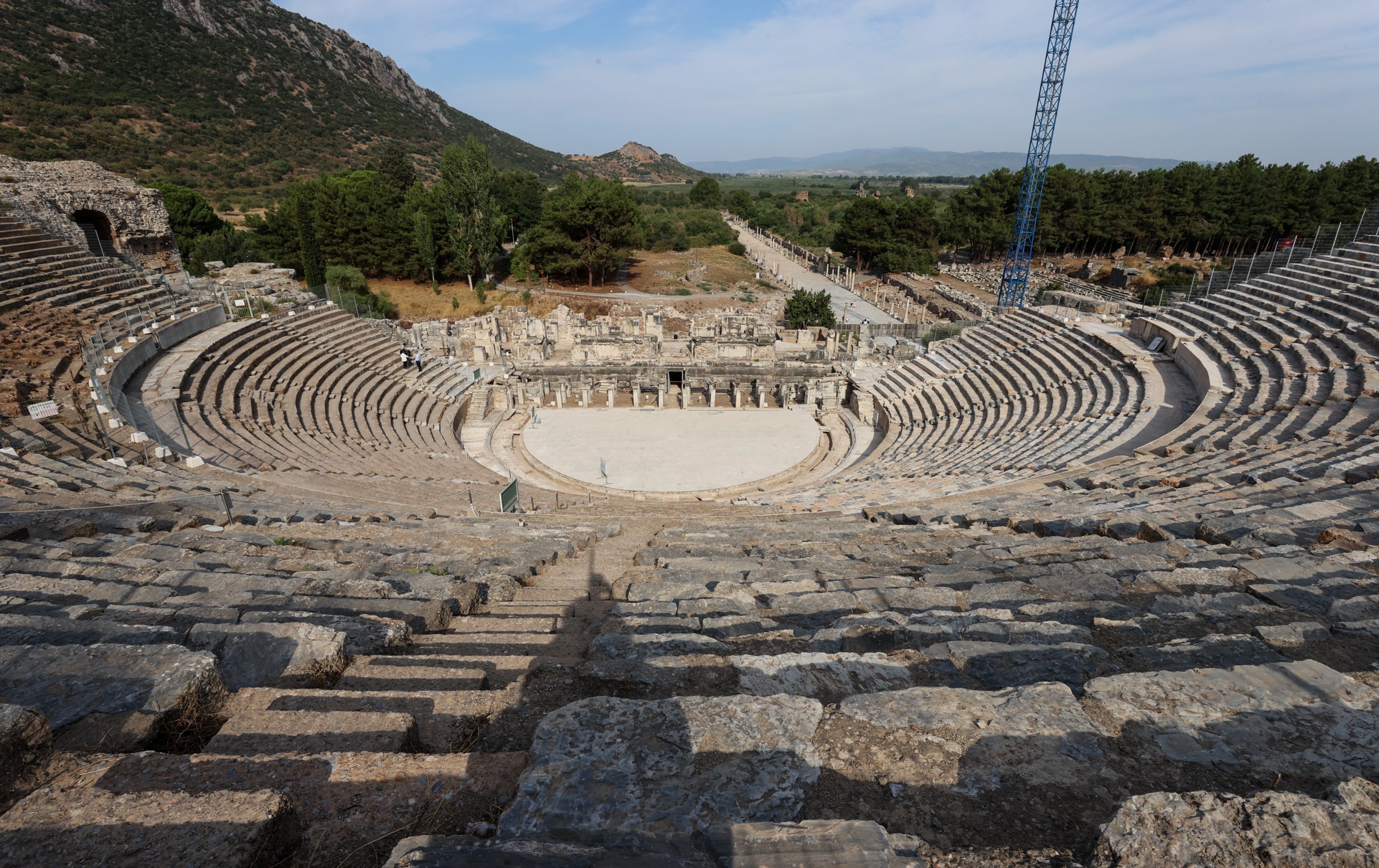 https://mdw-travel-data-us-east-1.s3.amazonaws.com/img/country/Turkey/Ancient-Theater-of-Ephesus/img_03.jpg