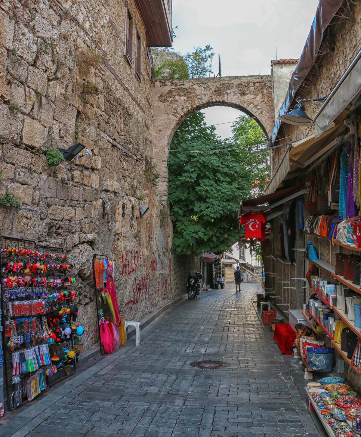 https://mdw-travel-data-us-east-1.s3.amazonaws.com/img/country/Turkey/Antalya-Old-Town/img_00.jpg