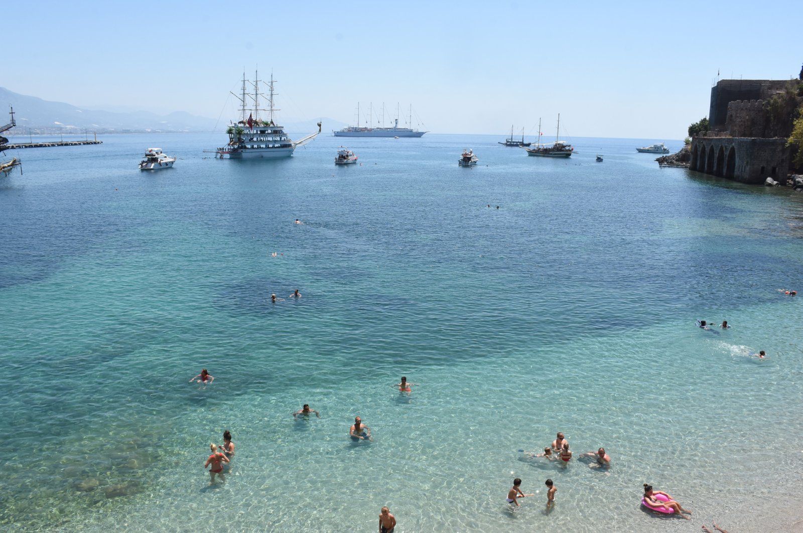 https://mdw-travel-data-us-east-1.s3.amazonaws.com/img/country/Turkey/Arakli-Camlik/img_01.jpg