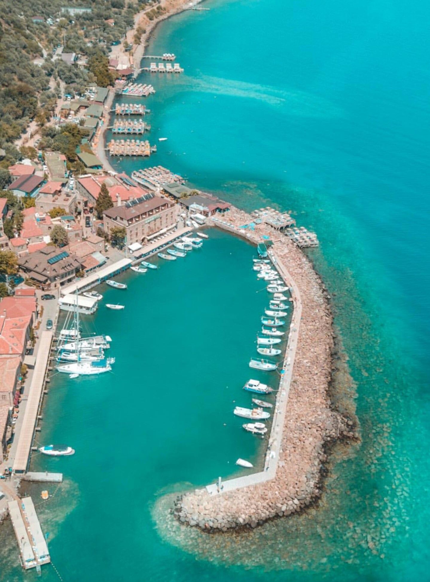 https://mdw-travel-data-us-east-1.s3.amazonaws.com/img/country/Turkey/Assos-Beach/img_03.jpg